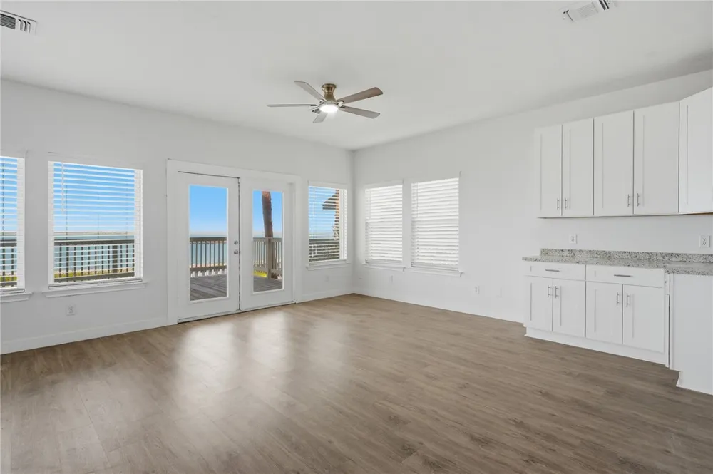 601 Bayshore Drive Ingleside, TX 78362