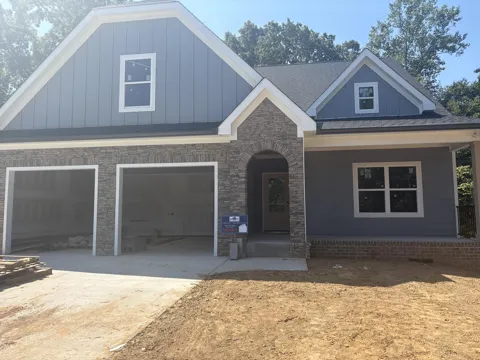 1005 Woodbury Trail