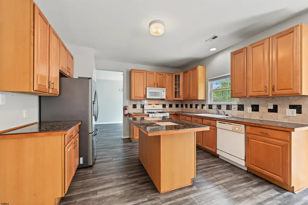 18 Chancellor Park Dr Mays Landing, NJ 08330