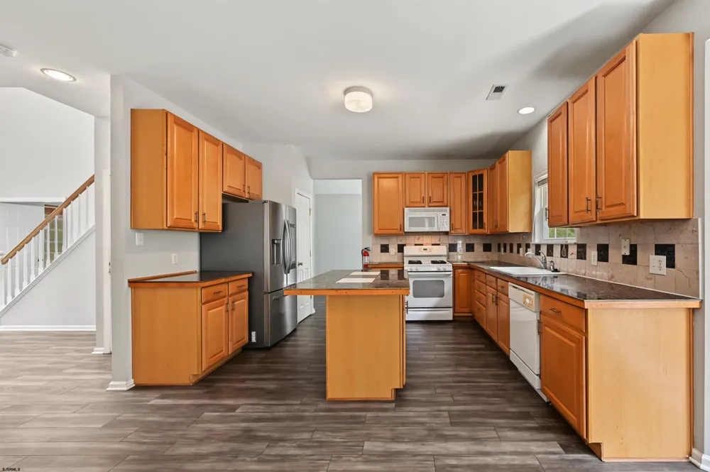 18 Chancellor Park Dr Mays Landing, NJ 08330