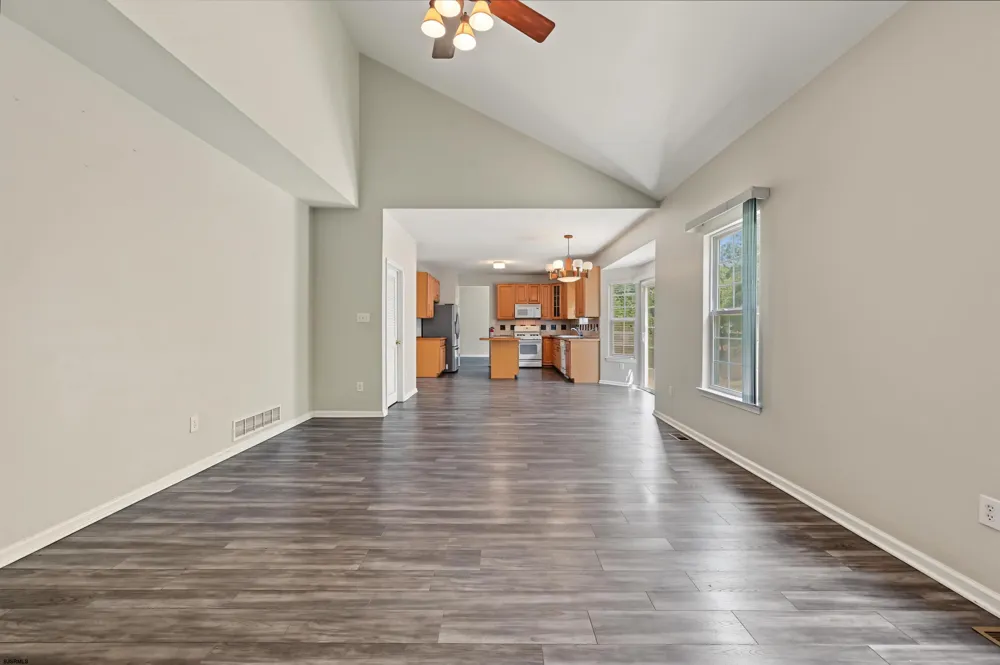 18 Chancellor Park Dr Mays Landing, NJ 08330