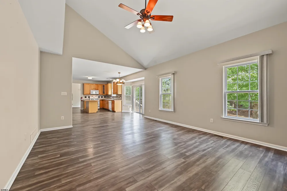 18 Chancellor Park Dr Mays Landing, NJ 08330