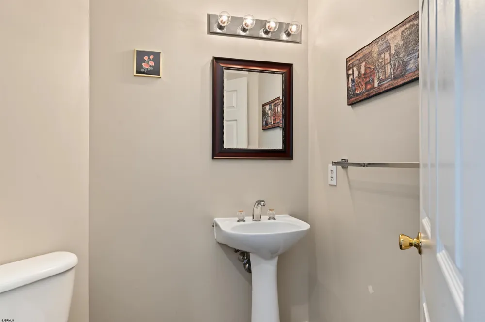 18 Chancellor Park Dr Mays Landing, NJ 08330