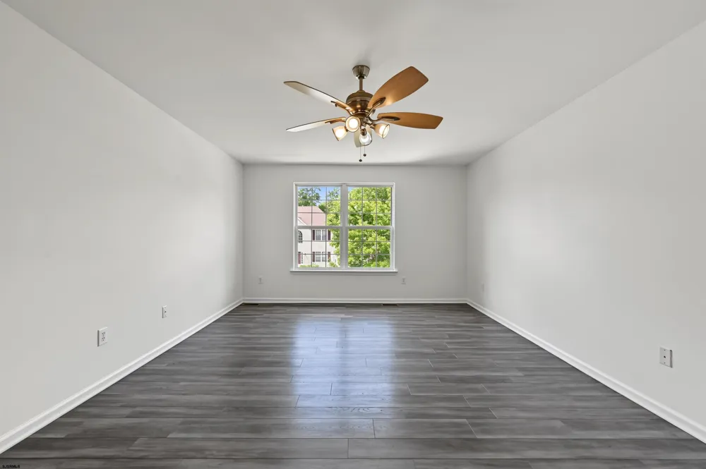 18 Chancellor Park Dr Mays Landing, NJ 08330