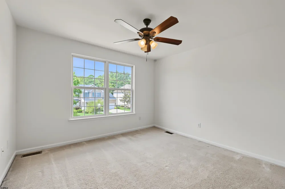18 Chancellor Park Dr Mays Landing, NJ 08330