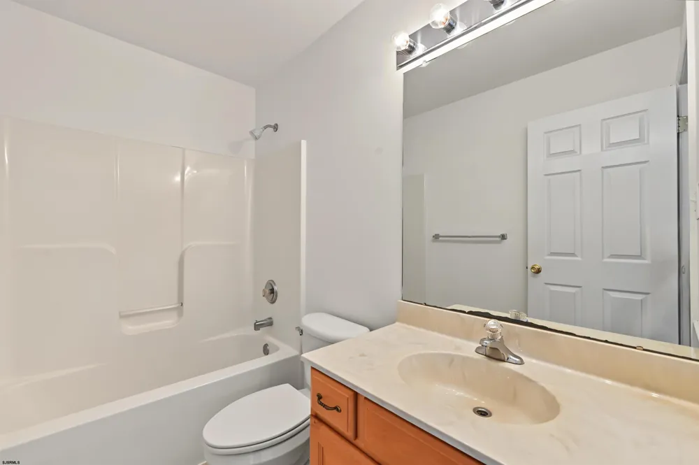 18 Chancellor Park Dr Mays Landing, NJ 08330