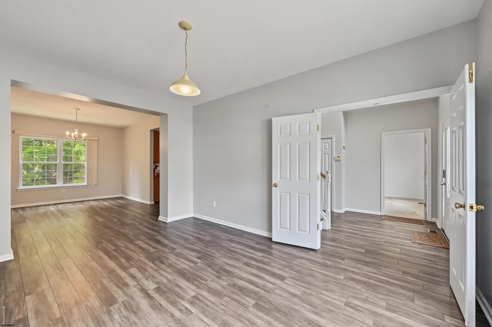 18 Chancellor Park Dr Mays Landing, NJ 08330