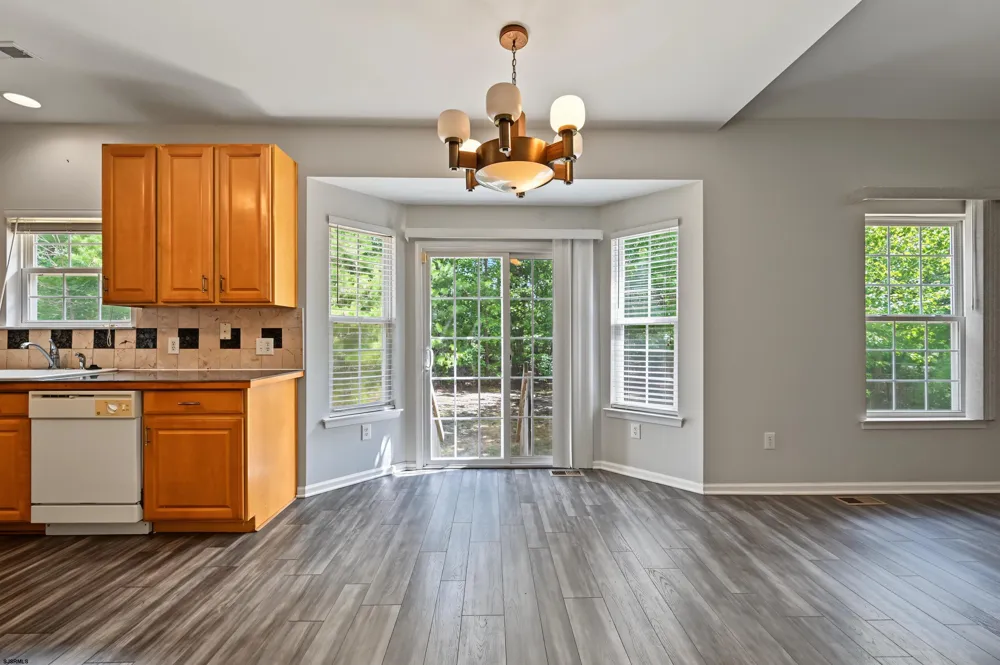 18 Chancellor Park Dr Mays Landing, NJ 08330