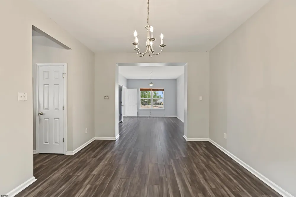 18 Chancellor Park Dr Mays Landing, NJ 08330