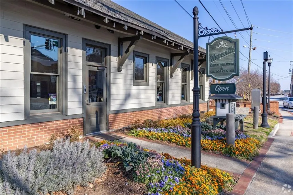 3160 Lake Avenue Hapeville, GA 30354