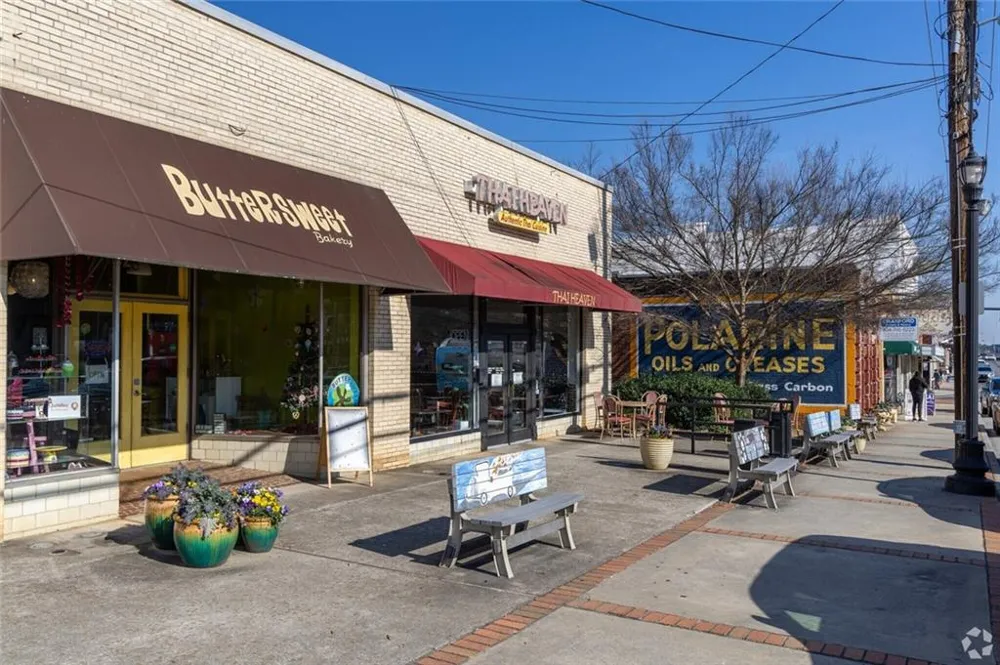 3160 Lake Avenue Hapeville, GA 30354