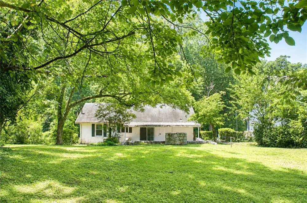 3160 Lake Avenue Hapeville, GA 30354