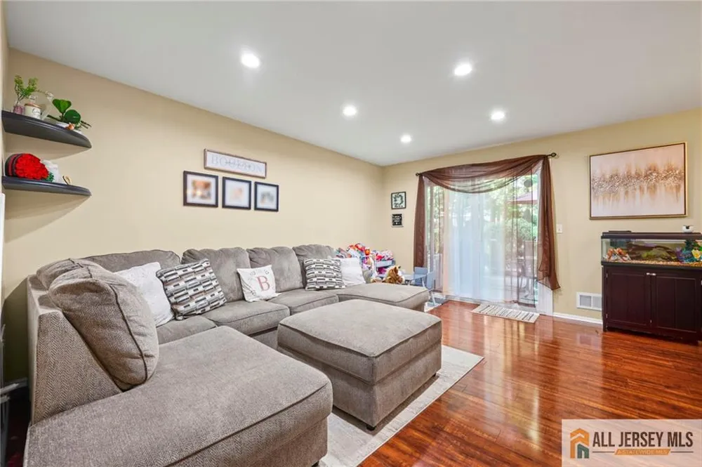3 Eagle Court Howell, NJ 07731