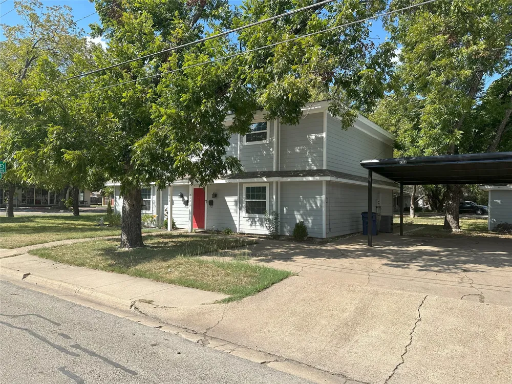204 E Rucker Street Granbury, TX 76048