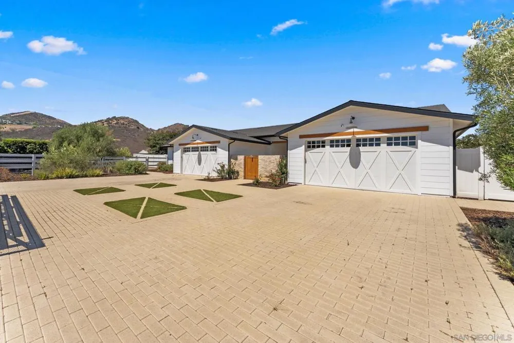 105 Equestrian San Marcos, CA 92069
