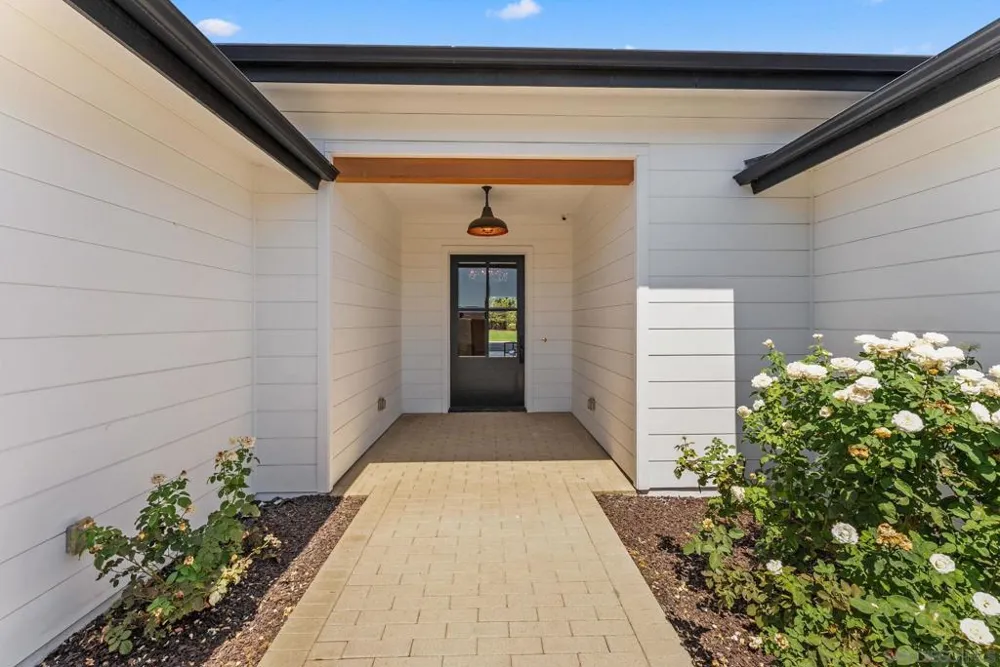 105 Equestrian San Marcos, CA 92069