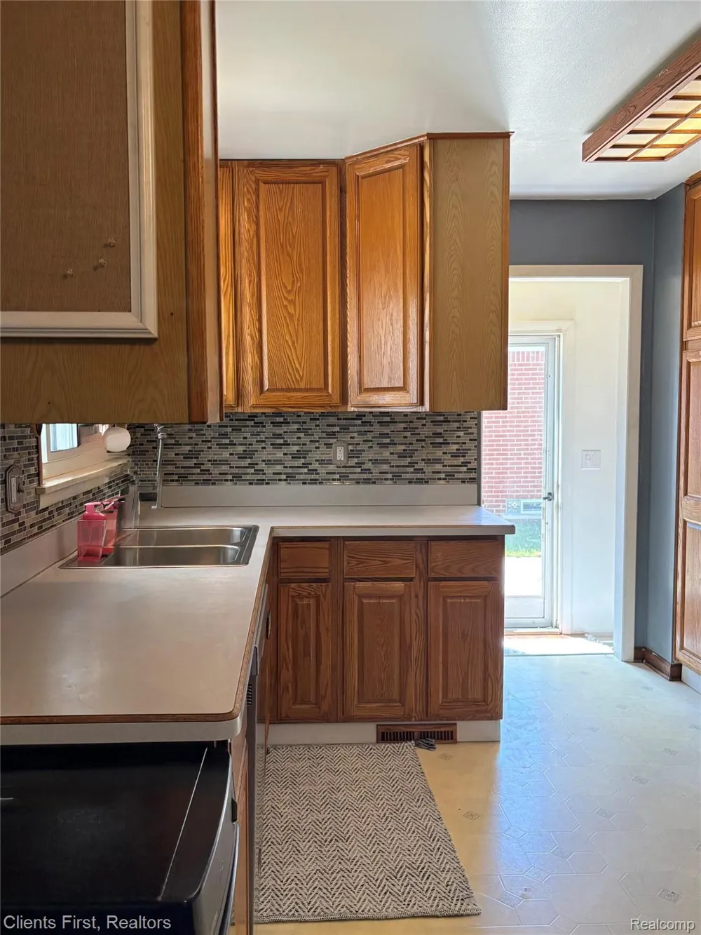 6280 Farmington Road Westland City, MI 48185