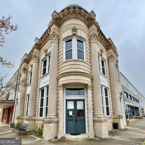 100 SW Main ST