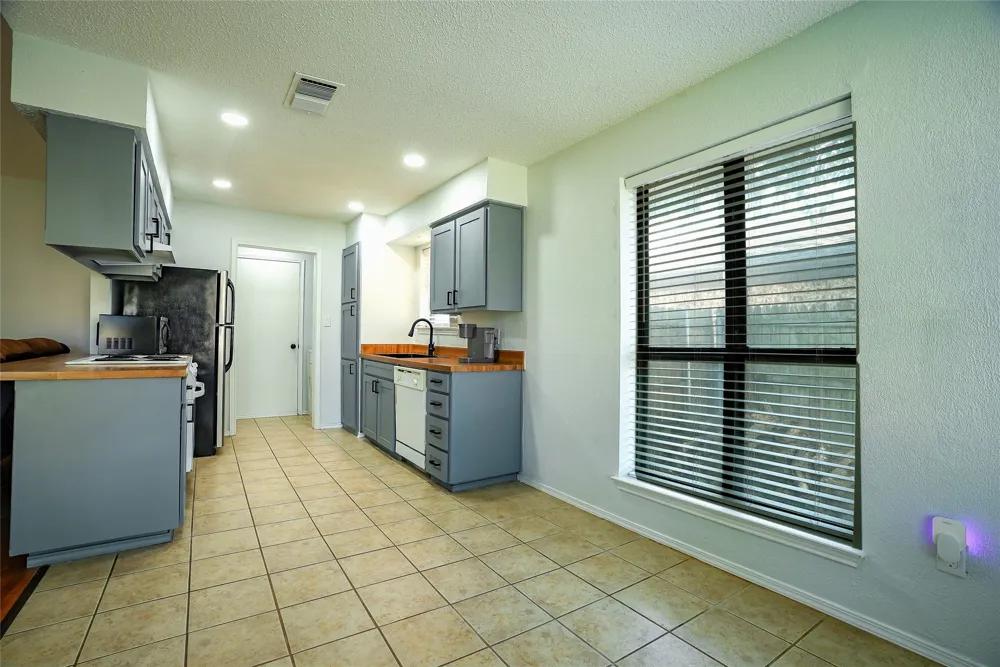 8021 Pebblebrook Drive Watauga, TX 76148
