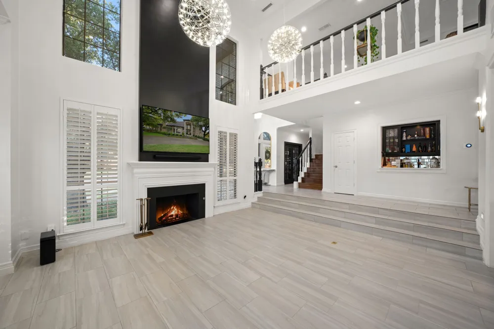 100 Krohn Court Irving, TX 75038