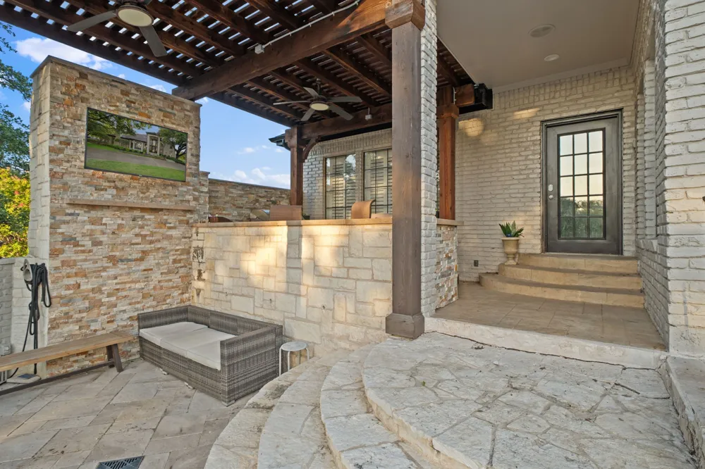 100 Krohn Court Irving, TX 75038