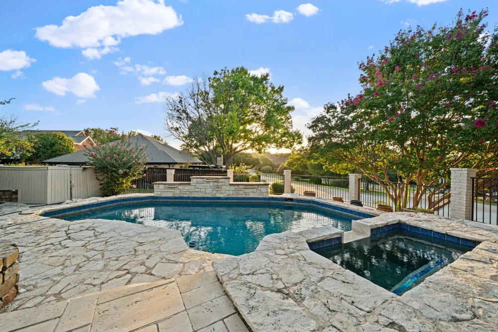 100 Krohn Court Irving, TX 75038