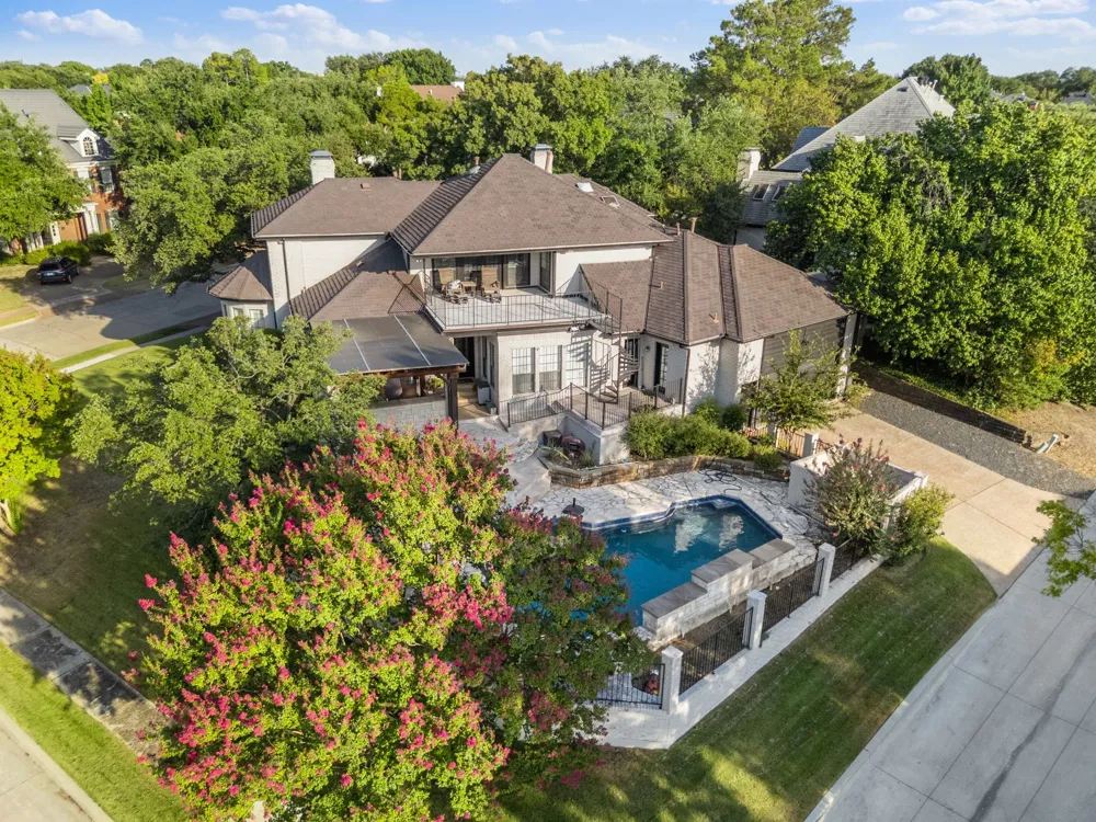 100 Krohn Court Irving, TX 75038