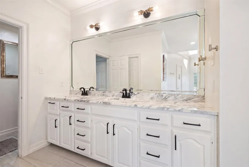 100 Krohn Court Irving, TX 75038