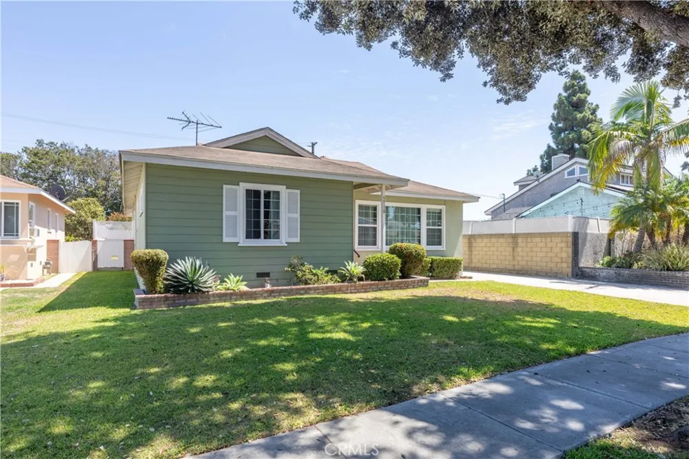 5710 Faust Lakewood, CA 90713