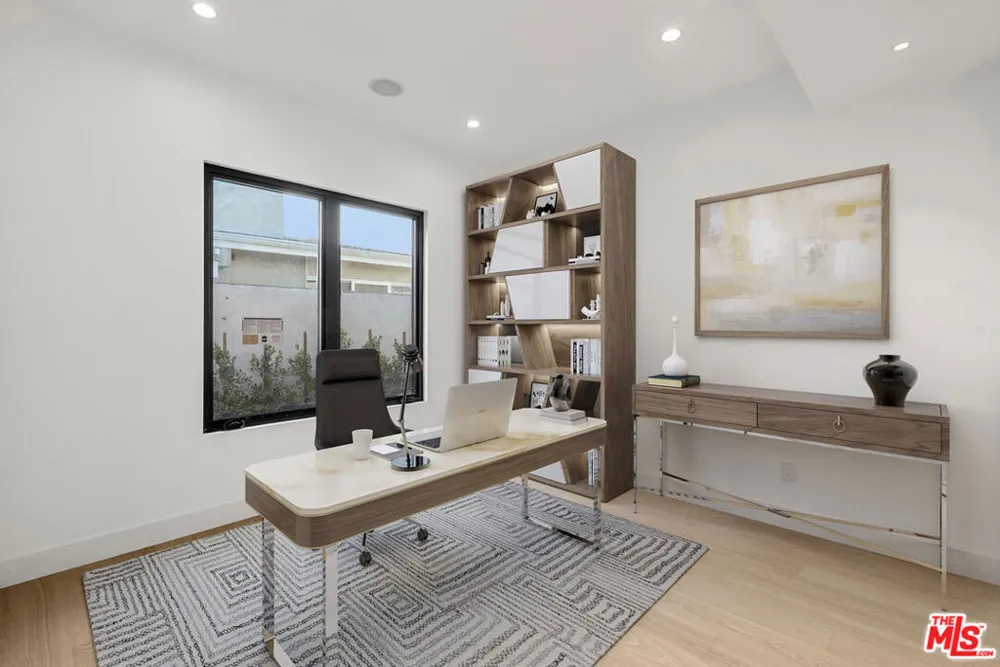 5280 Sanchez Drive Los Angeles, CA 90008