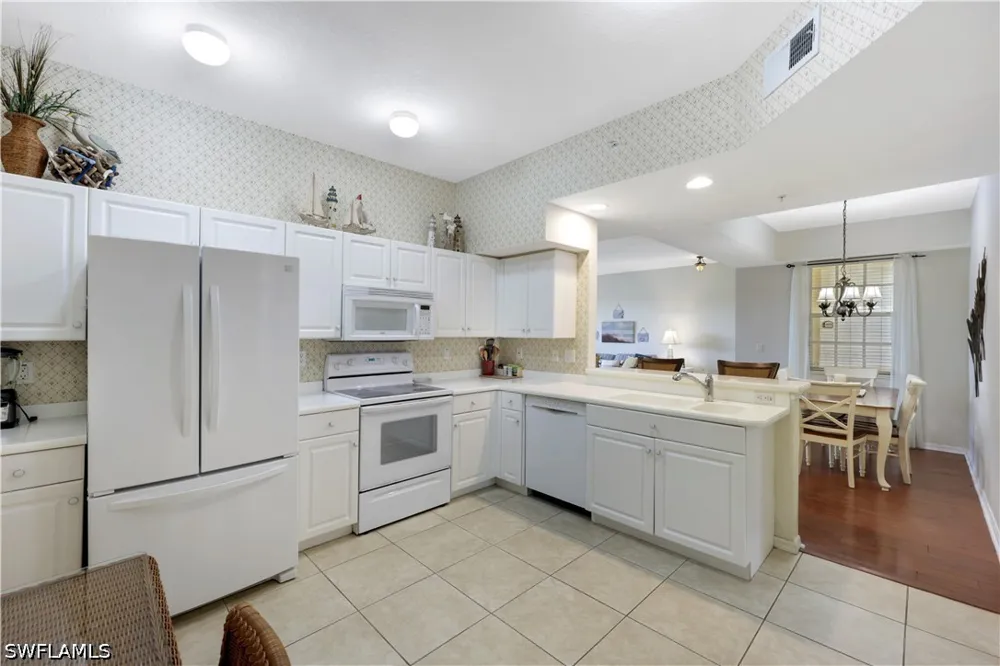 Dover Place #103 Naples, FL 34104