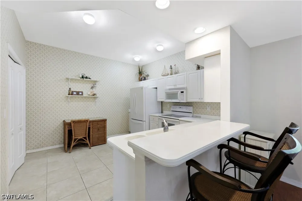 Dover Place #103 Naples, FL 34104