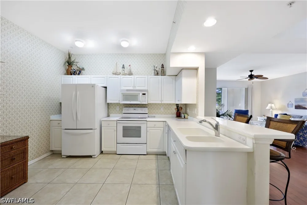 Dover Place #103 Naples, FL 34104