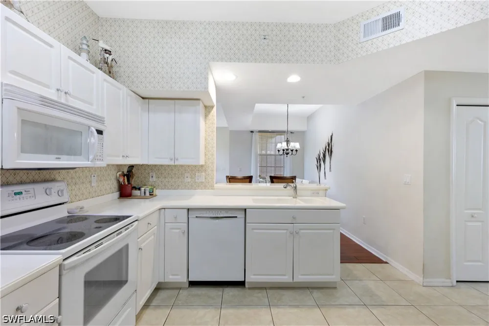 Dover Place #103 Naples, FL 34104