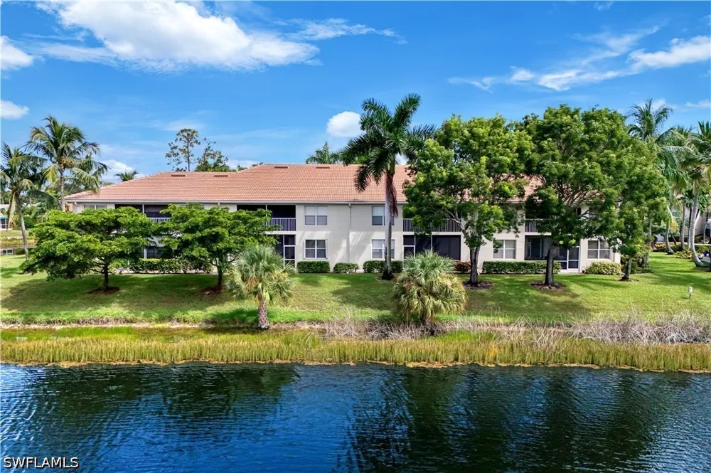 Dover Place #103 Naples, FL 34104