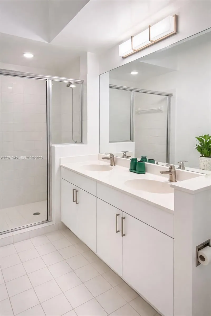 17125 Bay Rd #3105 Sunny Isles Beach, FL 33160