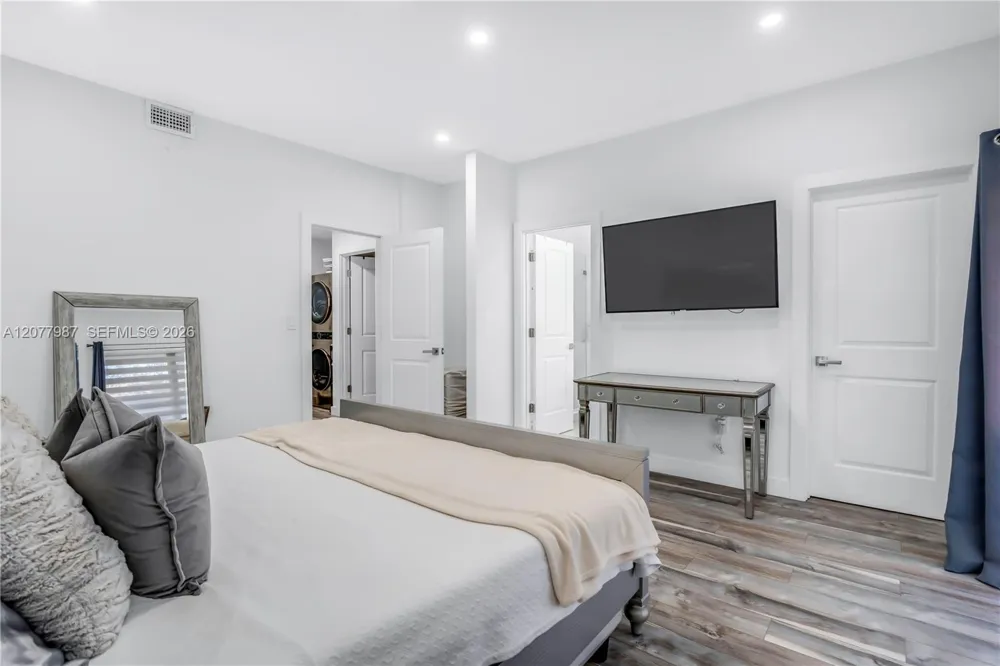 3321 Simms St #13B Hollywood, FL 33021