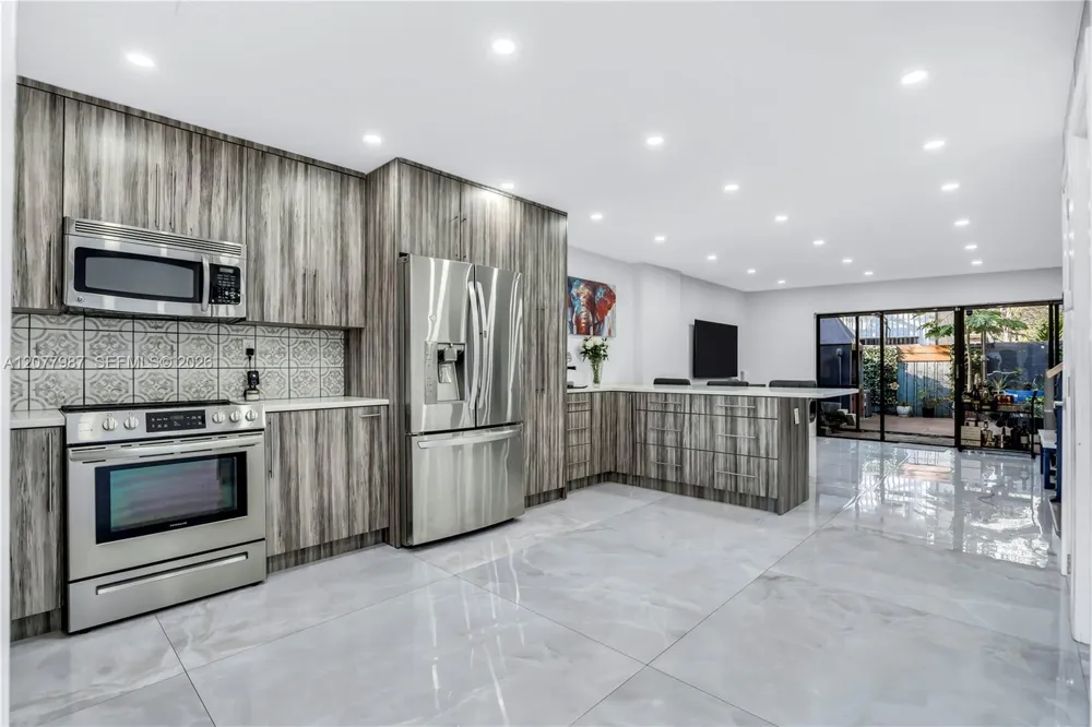 3321 Simms St #13B Hollywood, FL 33021