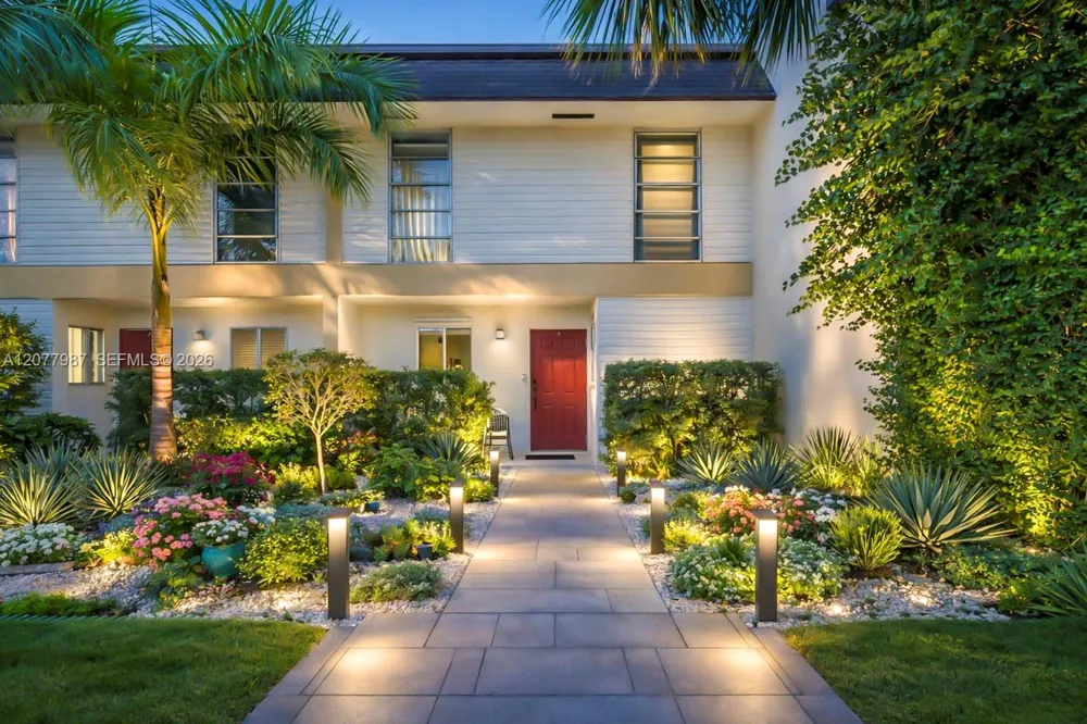 3321 Simms St #13B Hollywood, FL 33021