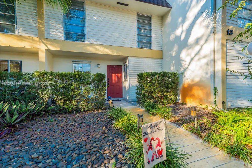 3321 Simms St #13B Hollywood, FL 33021