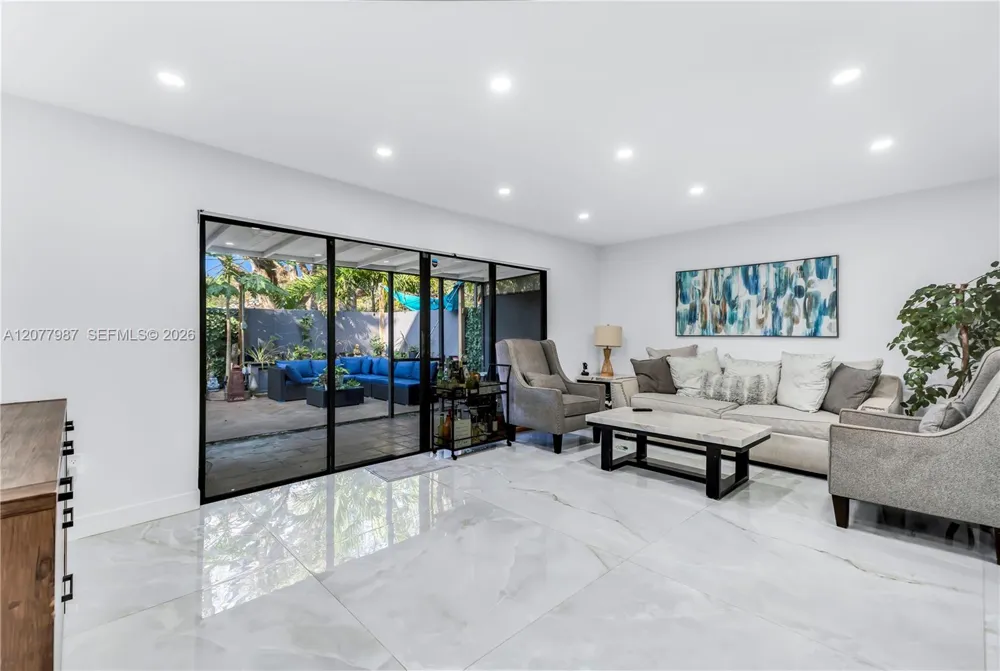 3321 Simms St #13B Hollywood, FL 33021