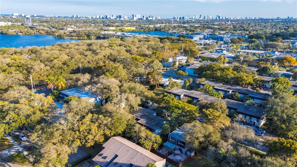 3321 Simms St #13B Hollywood, FL 33021