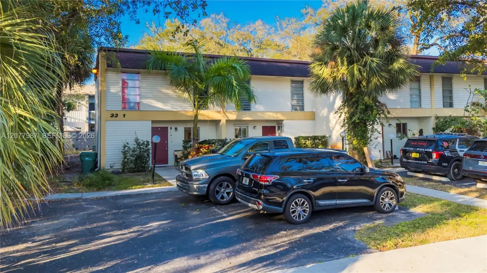 3321 Simms St #13B Hollywood, FL 33021