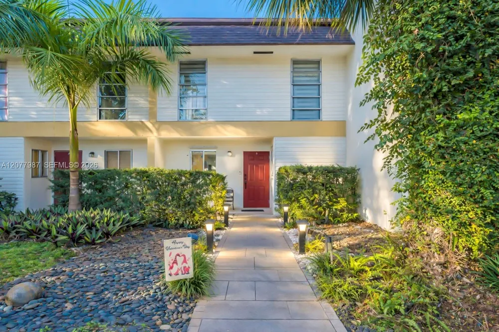 3321 Simms St #13B Hollywood, FL 33021