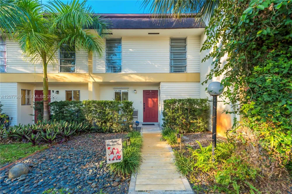 3321 Simms St #13B Hollywood, FL 33021