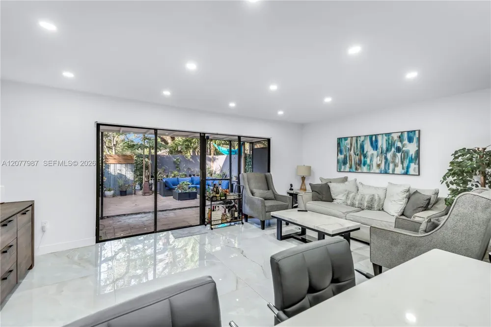 3321 Simms St #13B Hollywood, FL 33021
