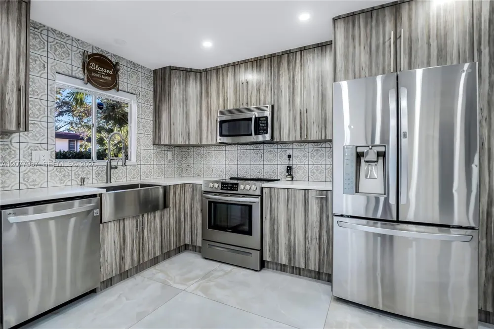 3321 Simms St #13B Hollywood, FL 33021