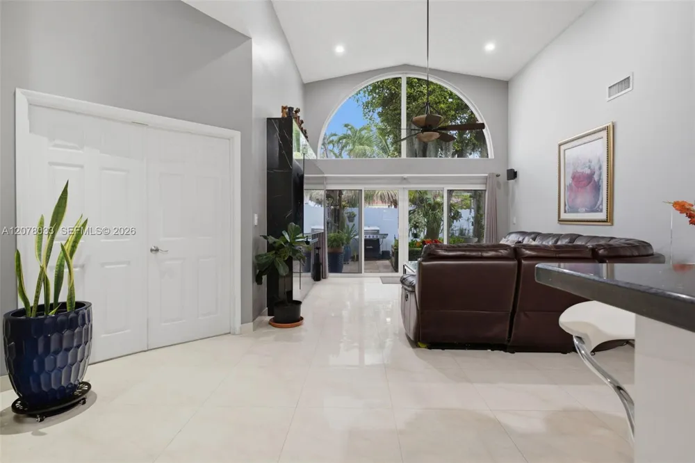 10887 SW 152nd Pl Miami, FL 33196