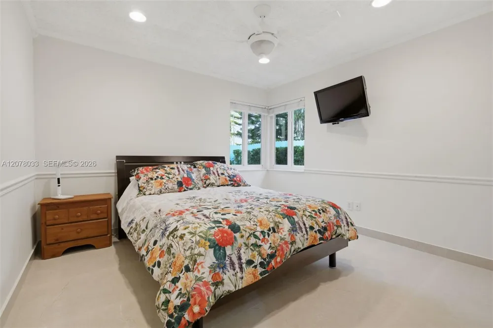 10887 SW 152nd Pl Miami, FL 33196