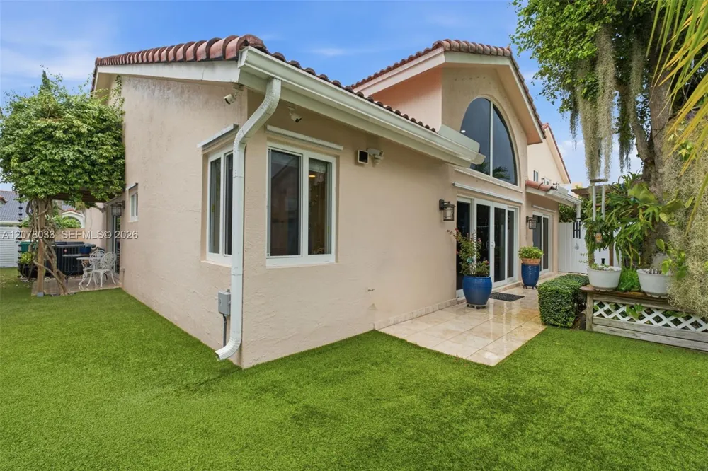 10887 SW 152nd Pl Miami, FL 33196